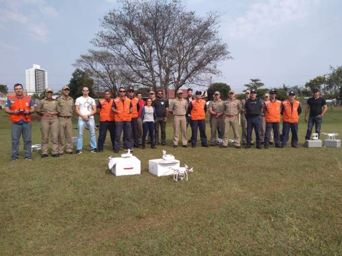 Piloto da Coordenadoria Estadual da Defesa Civil realiza treinamento para várias instituições de Londrina
