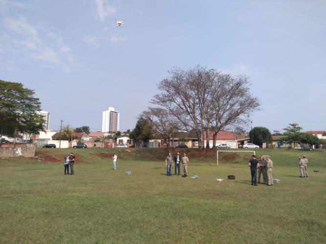 Piloto da Coordenadoria Estadual da Defesa Civil realiza treinamento para várias instituições de Londrina