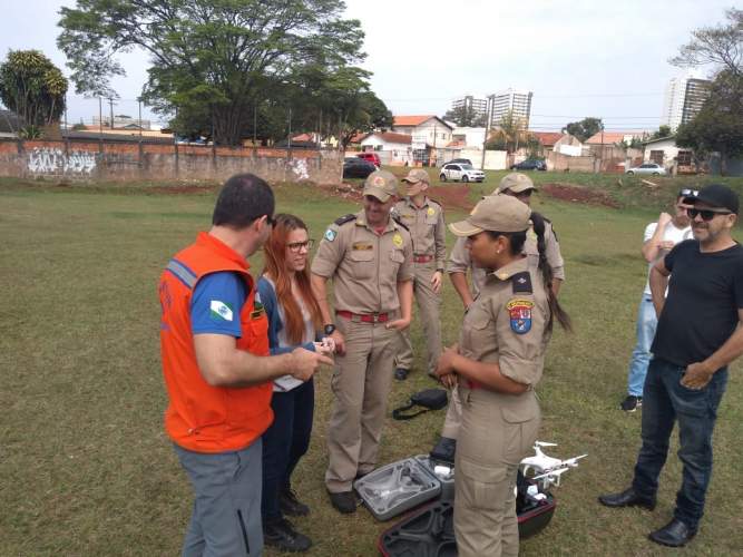Piloto da Coordenadoria Estadual da Defesa Civil realiza treinamento para várias instituições de Londrina