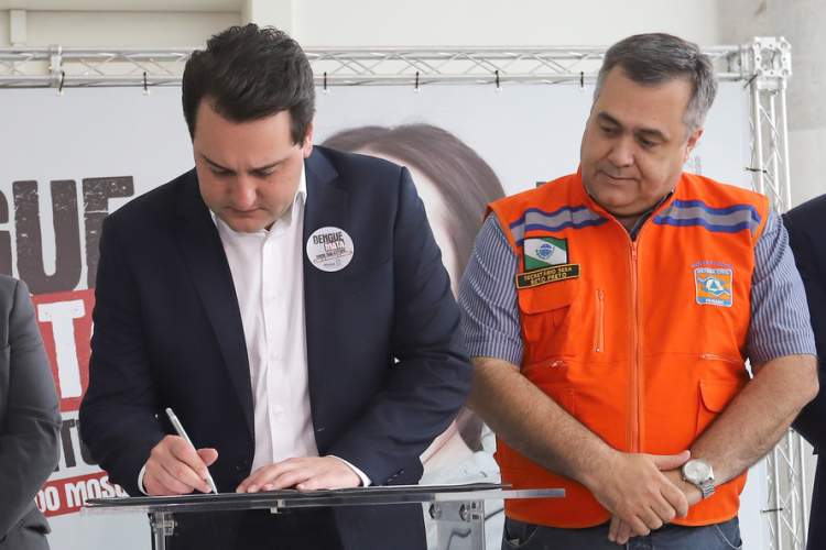O Paraná está em guerra contra a dengue, afirma o governador