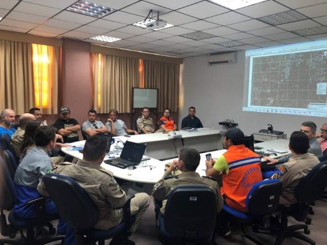 Reunião 09 de outubro de 2019 - Discussão Plano de Emergência das Usinas Gov. Ney Aminthas de Barros Braga, Derivação Rio Jordão e Cavernoso II, além de discussão dos planos de contingência dos municípios da área de abrangência das referidas Usinas.