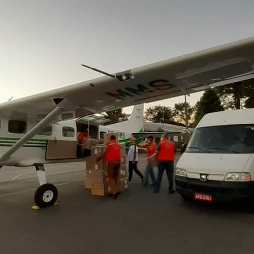 Divisão de Transporte Aéreo da Casa Militar apoia a Defesa Civil na coleta de doações de máscaras para nosso Estado