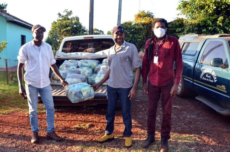 Governo entrega cestas básicas a comunidades tradicionais do Oeste