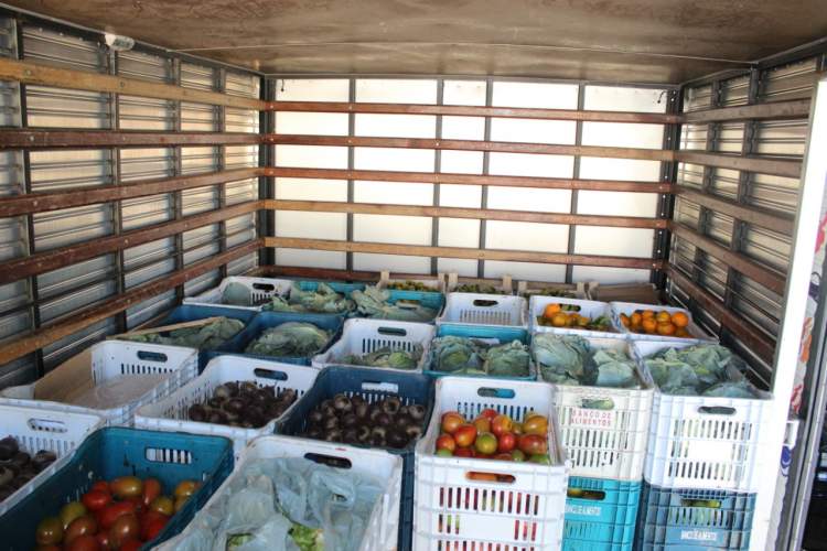 Defesa Civil auxilia na entrega de frutas e verduras para instituição de cuidado a criança