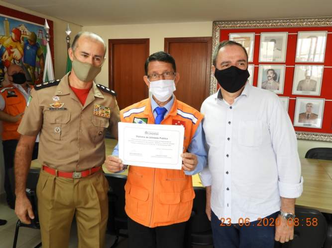 Radioamadores Voluntários de Londrina são homenageados na sede do Corpo de Bombeiros