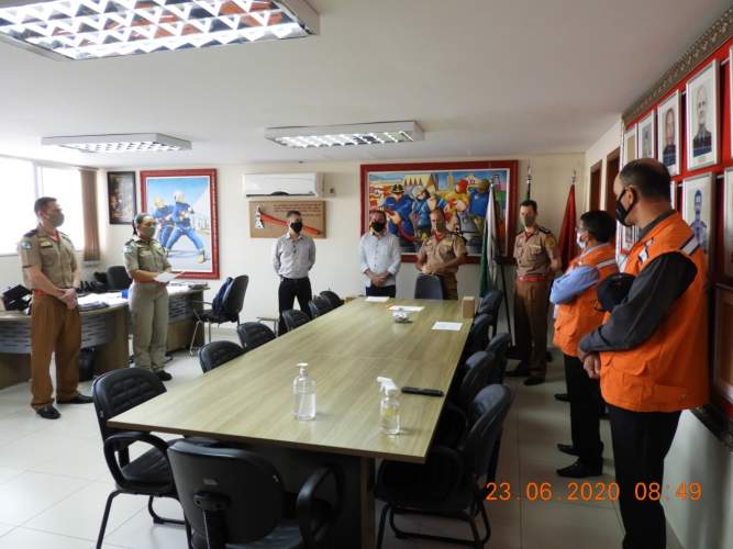 Radioamadores Voluntários de Londrina são homenageados na sede do Corpo de Bombeiros