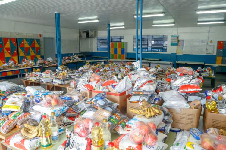 Governo repassa 25 mil toneladas de alimentos da merenda escolar