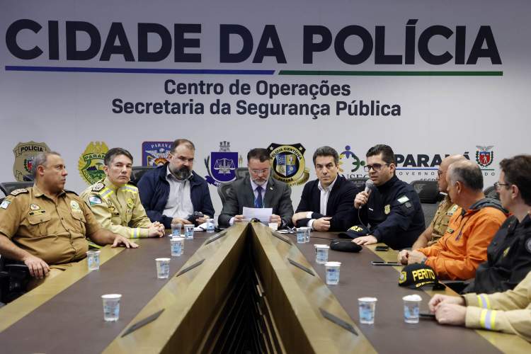 Paraná cria força-tarefa para atender vítimas do deslizamento