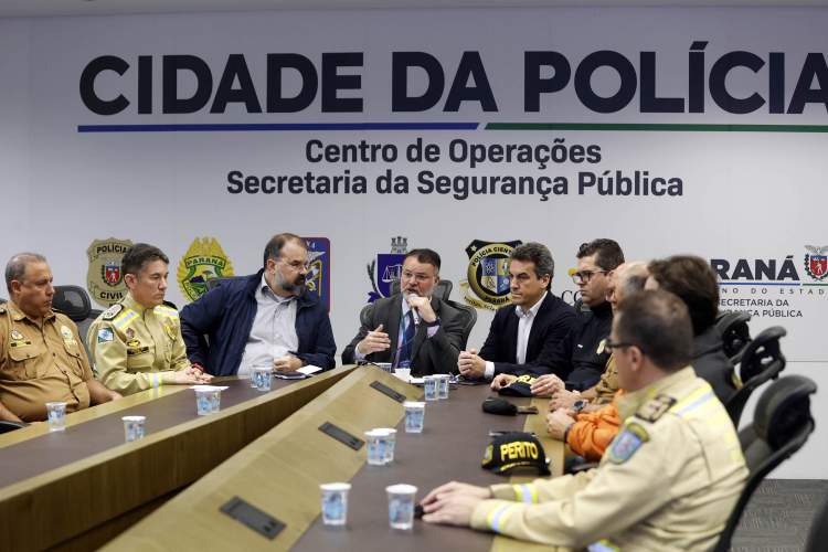 Paraná cria força-tarefa para atender vítimas do deslizamento