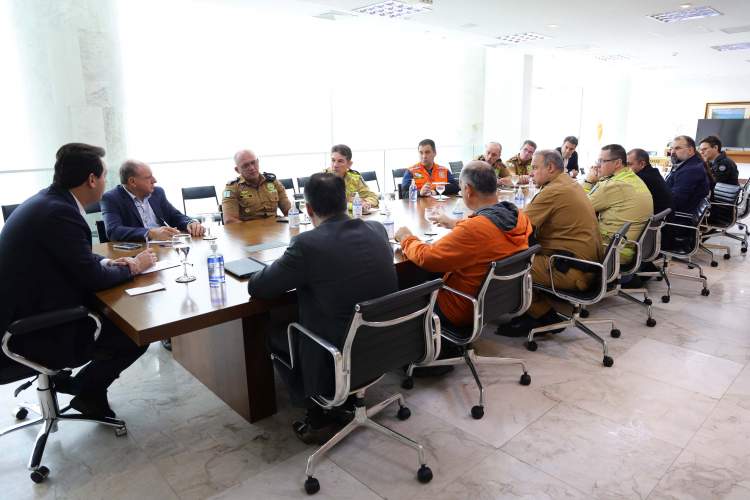 Governo cria gabinete de crise para atender deslizamentos