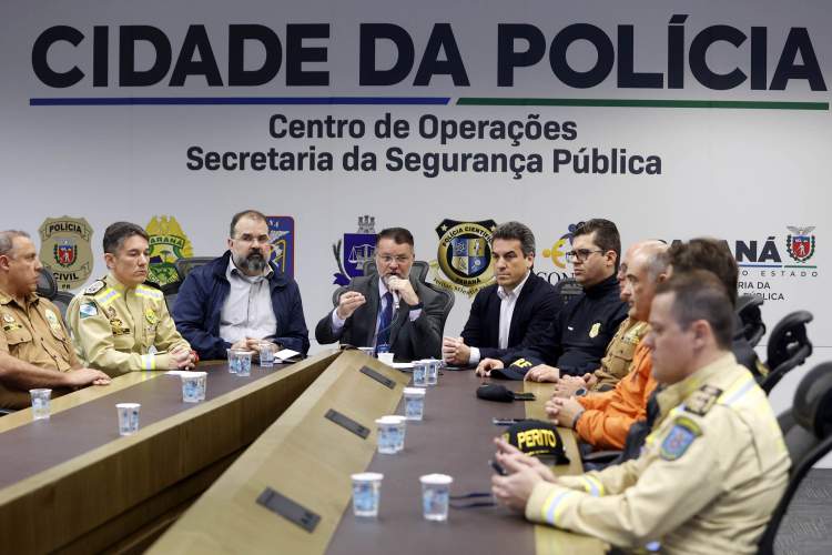 Paraná cria força-tarefa para atender vítimas do deslizamento