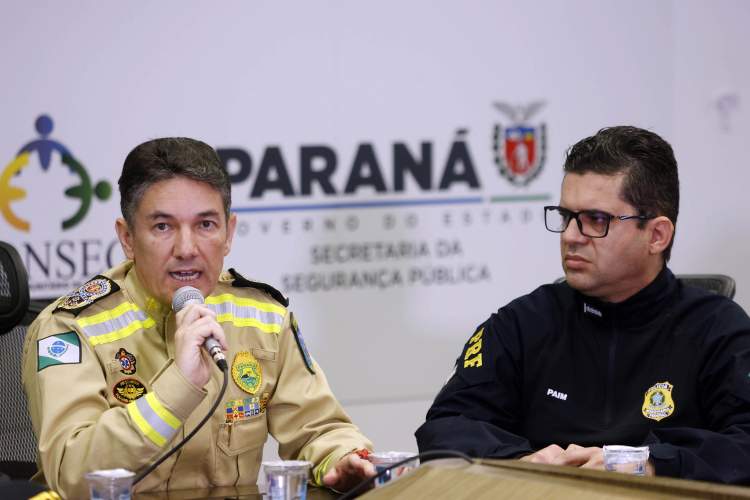 Buscas na BR-376 têm equipes em solo e apoio de câmeras; quatro veículos já foram retirados