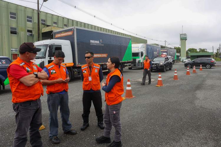 Com escolta, comboio do Estado com insumos de saúde é enviado ao Litoral