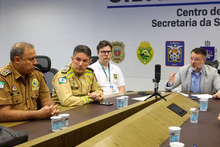 Equipes entram no quarto dia de buscas e avançam na limpeza da pista sul da BR-376