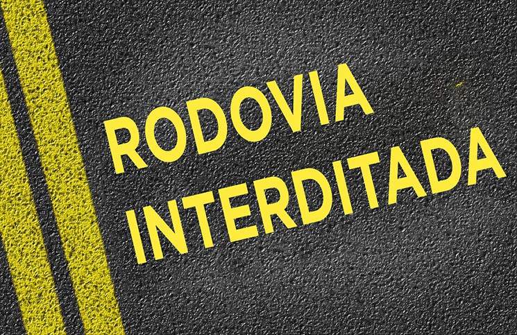 rodovia interditada