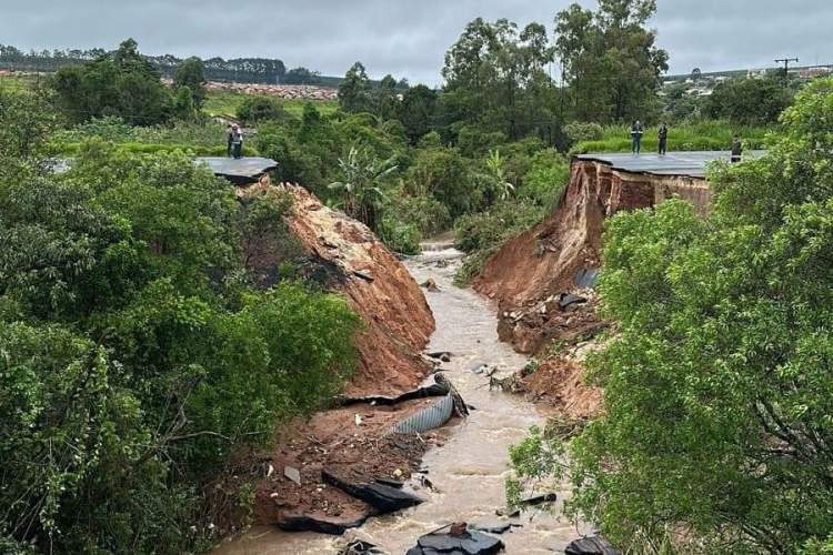 Segue interdição da PR-151 em Jaguariaíva; DER-PR indica rotas alternativas