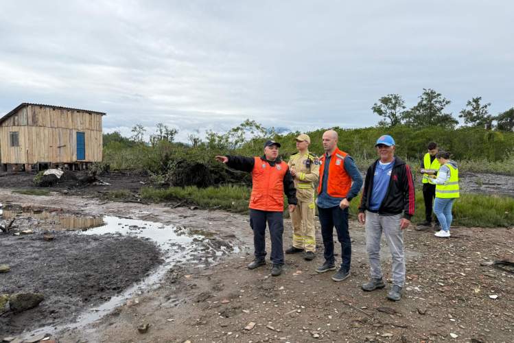 Simulado da Defesa Civil em Antonina treina população para situações de inundação Foto: Defesa Civil Simulado da Defesa Civil em Antonina treina população para situações de inundação Foto: Defesa Civil Simulado da Defesa Civil em Antonina treina população para situações de inundação Foto: Defesa Civil Simulado da Defesa Civil em Antonina treina população para situações de inundação Foto: Defesa Civil Simulado da Defesa Civil em Antonina treina população para situações de inundação Foto: Defesa Civil Simulad