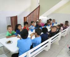 Na última quarta-feira (23/11), representantes da Coordenadoria Estadual de Proteção e Defesa Civil realizaram a entrega de 65 latas de leite ao Instituto AMA.
Essas latas de leite foram arrecadadas como forma de inscrição para o IV Encontro dos Voluntários de Defesa Civil.
