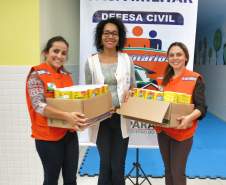 Na última quarta-feira (23/11), representantes da Coordenadoria Estadual de Proteção e Defesa Civil realizaram a entrega de 65 latas de leite ao Instituto AMA.
Essas latas de leite foram arrecadadas como forma de inscrição para o IV Encontro dos Voluntários de Defesa Civil.
