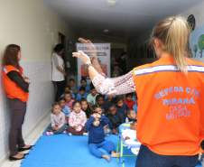 Na última quarta-feira (23/11), representantes da Coordenadoria Estadual de Proteção e Defesa Civil realizaram a entrega de 65 latas de leite ao Instituto AMA.
Essas latas de leite foram arrecadadas como forma de inscrição para o IV Encontro dos Voluntários de Defesa Civil.
