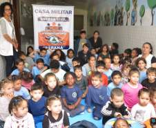 Na última quarta-feira (23/11), representantes da Coordenadoria Estadual de Proteção e Defesa Civil realizaram a entrega de 65 latas de leite ao Instituto AMA.
Essas latas de leite foram arrecadadas como forma de inscrição para o IV Encontro dos Voluntários de Defesa Civil.
