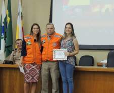 Mais de 130 servidores dos Centros Municipais de Educação Infantil (CMEIs) da cidade de Maringá, participaram do curso da Brigada Escolar no ano de 2016. Em solenidade na câmara de vereadores do município e, com a presença de autoridades, foi realizado na última quinta-feira (24/11), a entrega do certificado de conclusão da capacitação aos participantes.