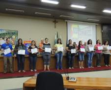 Mais de 130 servidores dos Centros Municipais de Educação Infantil (CMEIs) da cidade de Maringá, participaram do curso da Brigada Escolar no ano de 2016. Em solenidade na câmara de vereadores do município e, com a presença de autoridades, foi realizado na última quinta-feira (24/11), a entrega do certificado de conclusão da capacitação aos participantes.