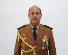 A Coordenadoria Estadual de Proteção e Defesa Civil entregou nesta terça-feira (06), em Curitiba, a Medalha de Defesa Civil Coronel Dario Natan Bezerra a 42 pessoas, entre civis e militares, que contribuíram com as ações em prol da comunidade. A comenda, que homenageia o ex-comandante da 3º Regional de Defesa Civil, morto em 2008, tem o objetivo de agradecer pelos serviços prestados e incentivar que as boas ações de proteção à população sejam mantidas. 