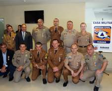A Coordenadoria Estadual de Proteção e Defesa Civil entregou nesta terça-feira (06), em Curitiba, a Medalha de Defesa Civil Coronel Dario Natan Bezerra a 42 pessoas, entre civis e militares, que contribuíram com as ações em prol da comunidade. A comenda, que homenageia o ex-comandante da 3º Regional de Defesa Civil, morto em 2008, tem o objetivo de agradecer pelos serviços prestados e incentivar que as boas ações de proteção à população sejam mantidas. 