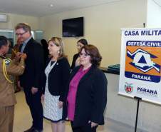 A Coordenadoria Estadual de Proteção e Defesa Civil entregou nesta terça-feira (06), em Curitiba, a Medalha de Defesa Civil Coronel Dario Natan Bezerra a 42 pessoas, entre civis e militares, que contribuíram com as ações em prol da comunidade. A comenda, que homenageia o ex-comandante da 3º Regional de Defesa Civil, morto em 2008, tem o objetivo de agradecer pelos serviços prestados e incentivar que as boas ações de proteção à população sejam mantidas. 