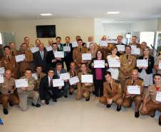 A Coordenadoria Estadual de Proteção e Defesa Civil entregou nesta terça-feira (06), em Curitiba, a Medalha de Defesa Civil Coronel Dario Natan Bezerra a 42 pessoas, entre civis e militares, que contribuíram com as ações em prol da comunidade. A comenda, que homenageia o ex-comandante da 3º Regional de Defesa Civil, morto em 2008, tem o objetivo de agradecer pelos serviços prestados e incentivar que as boas ações de proteção à população sejam mantidas. 