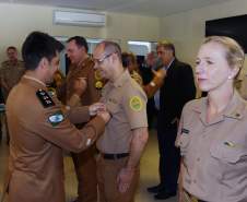 A Coordenadoria Estadual de Proteção e Defesa Civil entregou nesta terça-feira (06), em Curitiba, a Medalha de Defesa Civil Coronel Dario Natan Bezerra a 42 pessoas, entre civis e militares, que contribuíram com as ações em prol da comunidade. A comenda, que homenageia o ex-comandante da 3º Regional de Defesa Civil, morto em 2008, tem o objetivo de agradecer pelos serviços prestados e incentivar que as boas ações de proteção à população sejam mantidas. 
