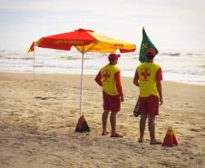 Corpo de Bombeiros do Paraná reforça medidas de proteção para os guarda-vidas neste verão