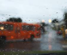 Tempestades atingem todo o Estado e derrubam árvores na RMC