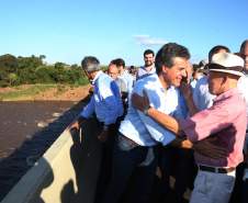 Richa inaugura ponte sobre Rio das Cinzas, entre Bandeirantes e Itambaracá