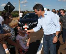 Richa inaugura ponte sobre Rio das Cinzas, entre Bandeirantes e Itambaracá
