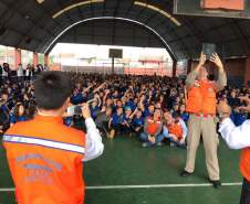 Escola de Curitiba participa de simulação de plano de abandono, através do projeto Brigadas Escolares da Coordenadoria Estadual de Proteção e Defesa Civil.