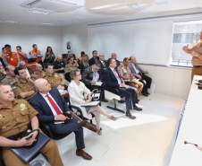 A Casa Militar do Paraná criou um grupo de trabalho para discutir as questões relacionadas à paralisação dos caminhoneiros e integrar as ações para garantir o abastecimento e a continuidade dos serviços públicos. A primeira reunião aconteceu nesta quinta-feira (23) na sede da Defesa Civil, em Curitiba, e contou com representantes do poder público, do setor produtivo e da sociedade civil organizada.Curitiba, 24/05/2018.   Foto: José Fernando Ogura/ANPr