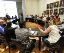 A governadora Cida Borghetti se reúne neste domingo (27), no Palácio Iguaçu, a partir das 16 horas, com representantes do movimento dos caminhoneiros e com empresários do setor de transporte de cargas.Curitiba, 27/05/2018.Foto: Jonas Olibveira/Governadoria