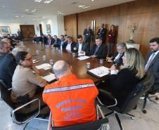 Governadora Cida Borghetti recebe o presidente da Associação dos Municípios do Paraná (AMP) e prefeito de Coronel Vivida, no Sudoeste do Estado, Frank Ariel Schiavini e prefeitos de outras regiões do Estado.Curitiba, 29/05/2018.Foto: Orlando Kissner/ANPr