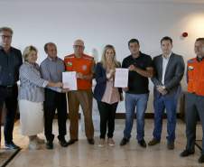 A governadora Cida Borghetti autorizou nesta terça-feira (4) o repasse de R$ 2,1 milhões para Itaperuçu, na Região Metropolitana de Curitiba, que sofre as consequências do vendaval ocorrido na sexta-feira (30). A verba é destinada a reformas de casas, postos de saúde e escolas afetadas pelo temporal e também para o atendimento de cerca de 600 famílias afetadas e também homologou o decreto que declara situação de emergência ao município. - Curitiba/Pr, 04.12.2018 - Foto Jonas Oliveria