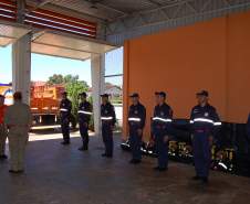 No dia 21 de Setembro de 2001 foi entregue pelo Senhor Prefeito Municipal de Cruzeiro do Oeste, com recursos do FUNREBOM – Fundo de Reequipamento do Corpo de Bombeiros, Equipamentos de Proteção Individual, (Capas de combate a incêndio, Capacetes tipo Gallet e Botas tipo Black Diamond) e também materiais de primeiros socorros aos Agentes de Defesa Civil do Posto de Bombeiro Comunitário do município.