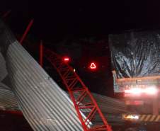 Fortes ventos trouxeram prejuízos na cidade de Marilândia do Sul.