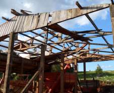 Fortes ventos trouxeram prejuízos na cidade de Marilêndia do Sul.