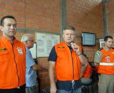 Defesa Civil faz exercício simulado de ação em caso de desastres naturais ou risco iminente de acidentes em Antonina, Litoral do Estado. O exercício simulado de abandono emergencial mobilizou moradores e representantes de órgãos e instituições que precisam agir em conjunto nas situações de emergência.Antonina, 12/11/2011.Foto: José Adair Gomercindo / AENotícias