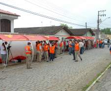 Defesa Civil faz exercício simulado de ação em caso de desastres naturais ou risco iminente de acidentes em Antonina, Litoral do Estado. O exercício simulado de abandono emergencial mobilizou moradores e representantes de órgãos e instituições que precisam agir em conjunto nas situações de emergência.Antonina, 12/11/2011.Foto: José Adair Gomercindo / AENotícias