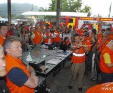 Defesa Civil faz exercício simulado de ação em caso de desastres naturais ou risco iminente de acidentes em Antonina, Litoral do Estado. O exercício simulado de abandono emergencial mobilizou moradores e representantes de órgãos e instituições que precisam agir em conjunto nas situações de emergência. Antonina, 12/11/2011.Foto: José Adair Gomercindo / AENotícias