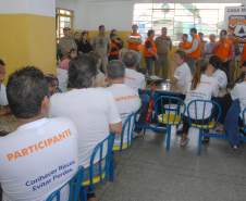 Defesa Civil faz exercício simulado de ação em caso de desastres naturais ou risco iminente de acidentes em Antonina, Litoral do Estado. O exercício simulado de abandono emergencial mobilizou moradores e representantes de órgãos e instituições que precisam agir em conjunto nas situações de emergência. Antonina, 12/11/2011.Foto: José Adair Gomercindo / AENotícias