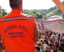 O Secretário Chefe da Casa Militar do Governo Estado do Paraná, Cel. QOPM Adilson Castilho Casitas, foi representado no evento de inauguração da ponte sobre o Rio Ribeira pelo Comandante do 7º Grupamento de Bombeiros (7ª COREDEC), Ten.-Cel. QOBM Ricardo Silva. 