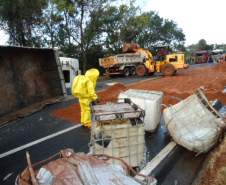trabalho de retida do material contaminado.